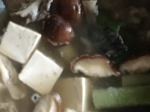 あんこう、椎茸、舞茸、ネギ、絹ごし豆腐の鍋